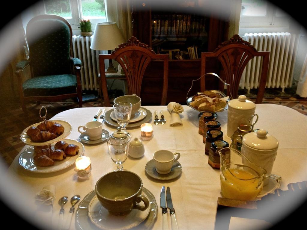 ラヴォール Le Moulin Du Carla Bed & Breakfast エクステリア 写真